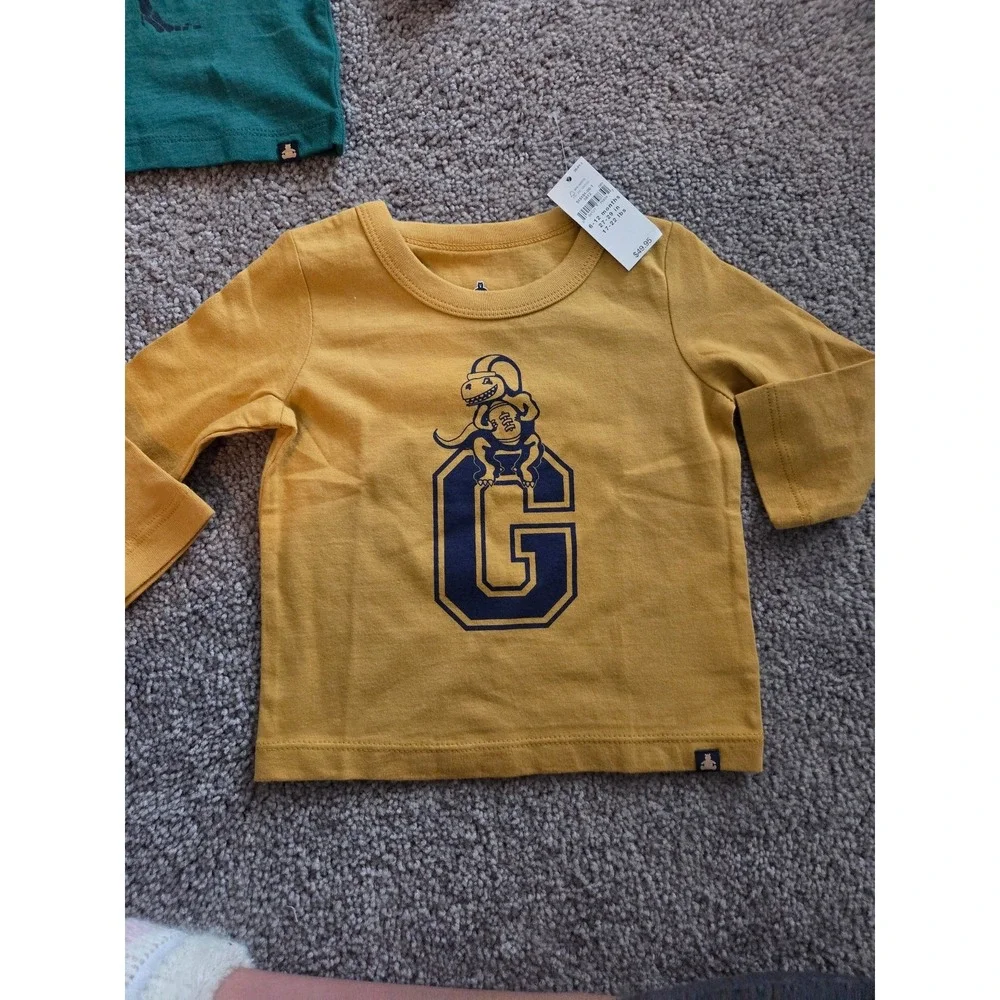 Baby gap tees size 6-12‎ mos